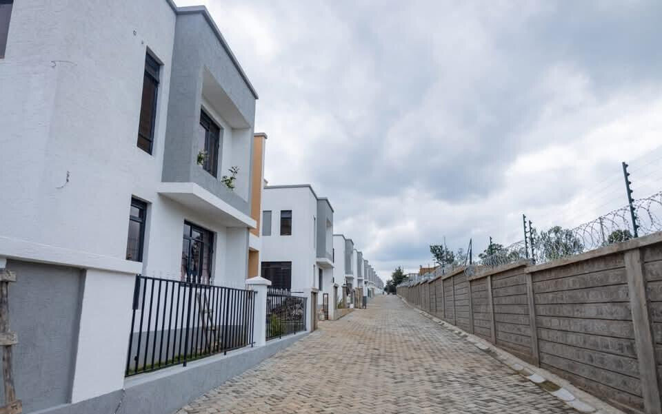 4BR Townhouse with Rooftop Terrace & Servant Quarter - Rimpa