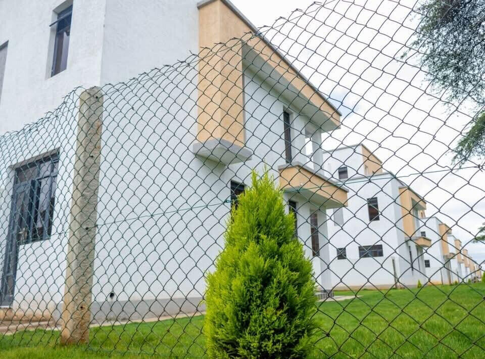 4BR Townhouse with Rooftop Terrace & Servant Quarter - Rimpa