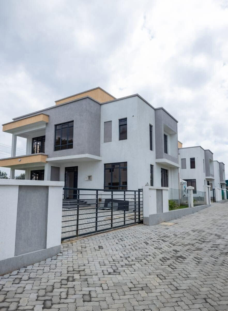 4BR Townhouse with Rooftop Terrace & Servant Quarter - Rimpa