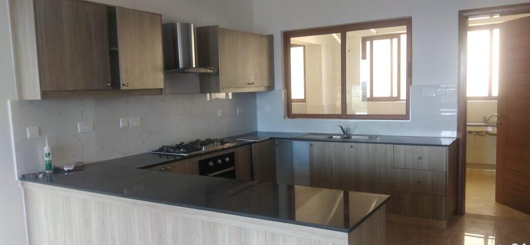 5-Bedroom Townhouse on 0.98 Acres with Garden - Kilimani