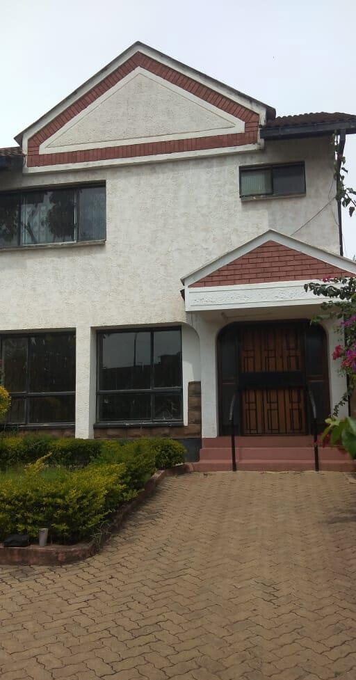 5-Bedroom Townhouse on 0.98 Acres with Garden - Kilimani