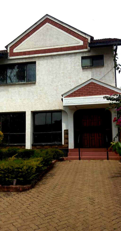 5-Bedroom Townhouse on 0.98 Acres with Garden - Kilimani
