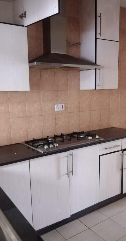 5-Bedroom Townhouse on 0.98 Acres with Garden - Kilimani