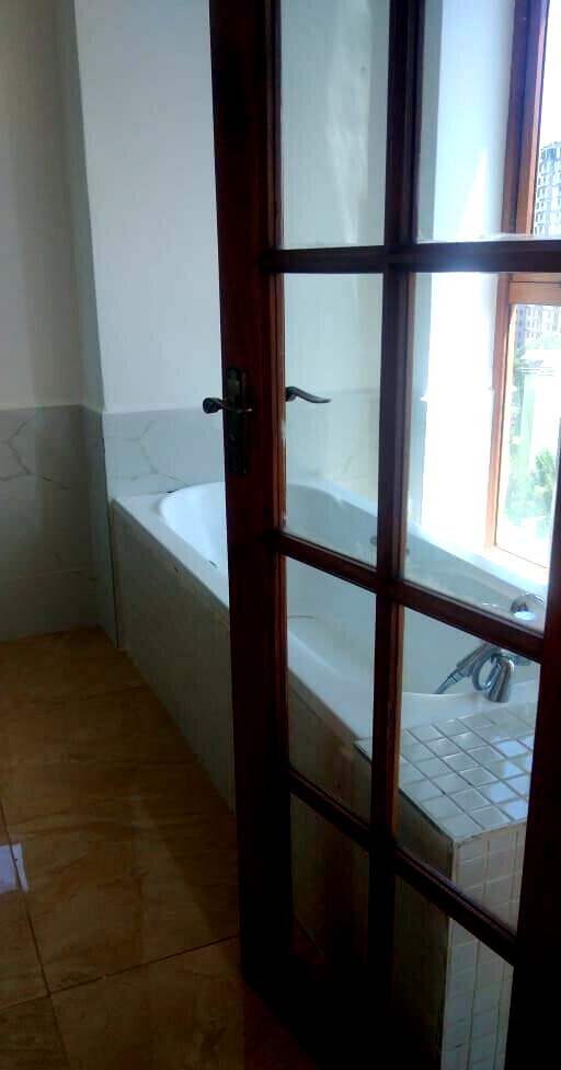 5-Bedroom Townhouse on 0.98 Acres with Garden - Kilimani