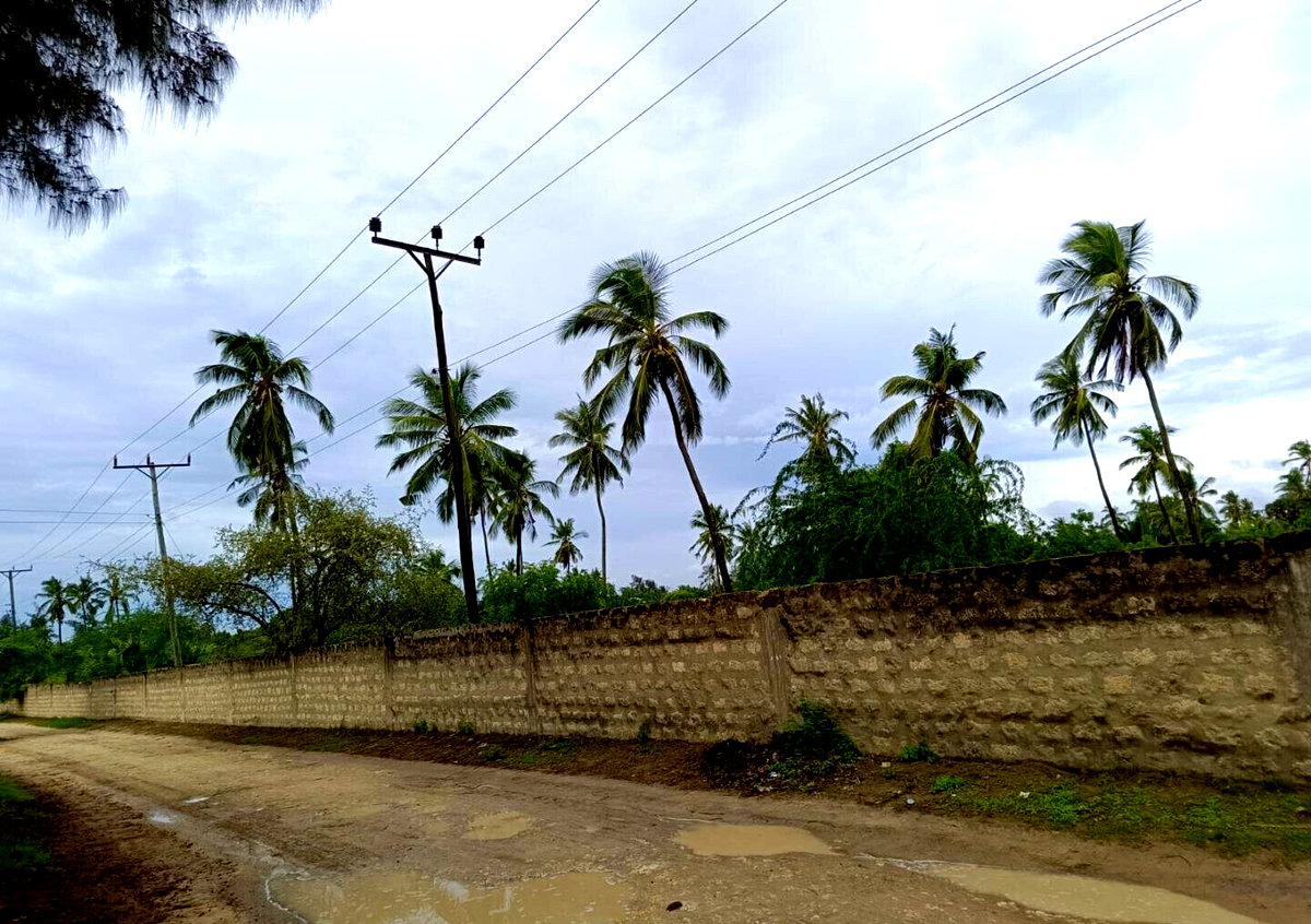 6-Acre Garden Plot with Parking - Malindi