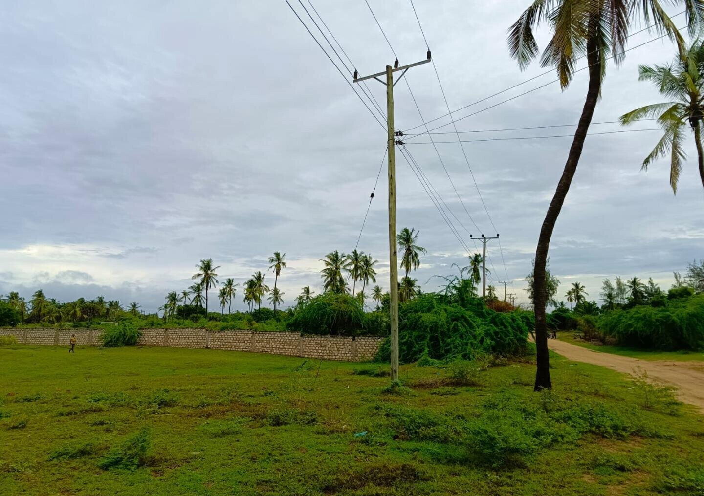 6-Acre Garden Plot with Parking - Malindi