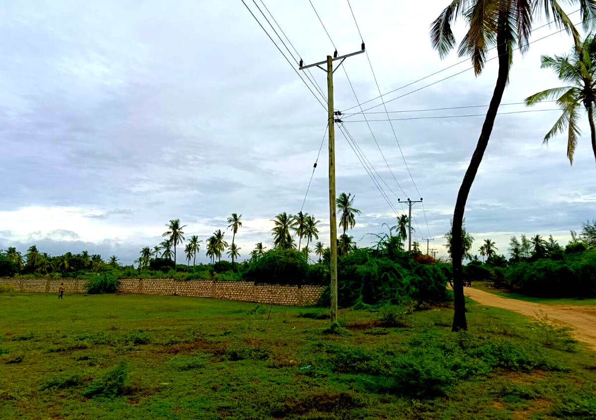 6-Acre Garden Plot with Parking - Malindi
