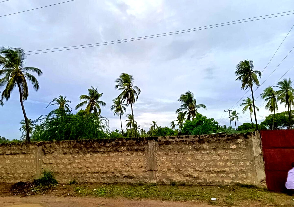 6-Acre Garden Plot with Parking - Malindi