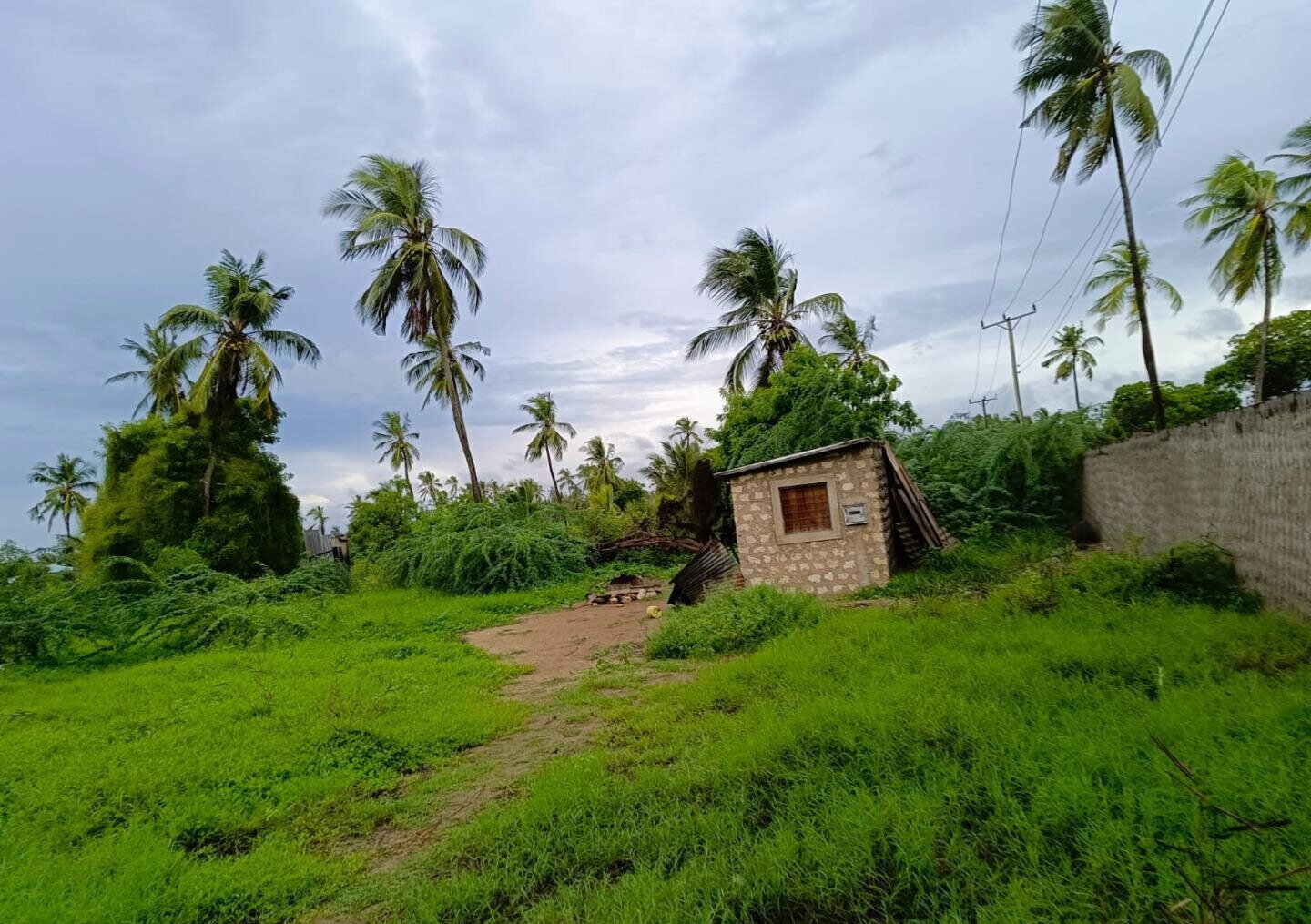 6-Acre Garden Plot with Parking - Malindi