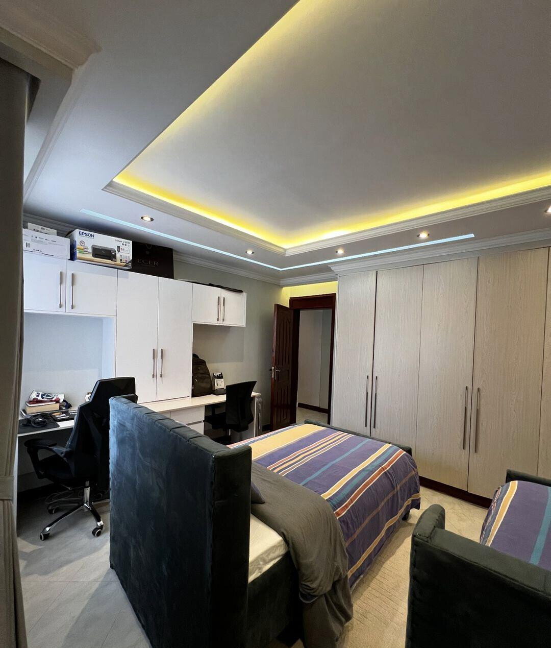 4 En-Suite Townhouse Near Valley Arcade - Lavington