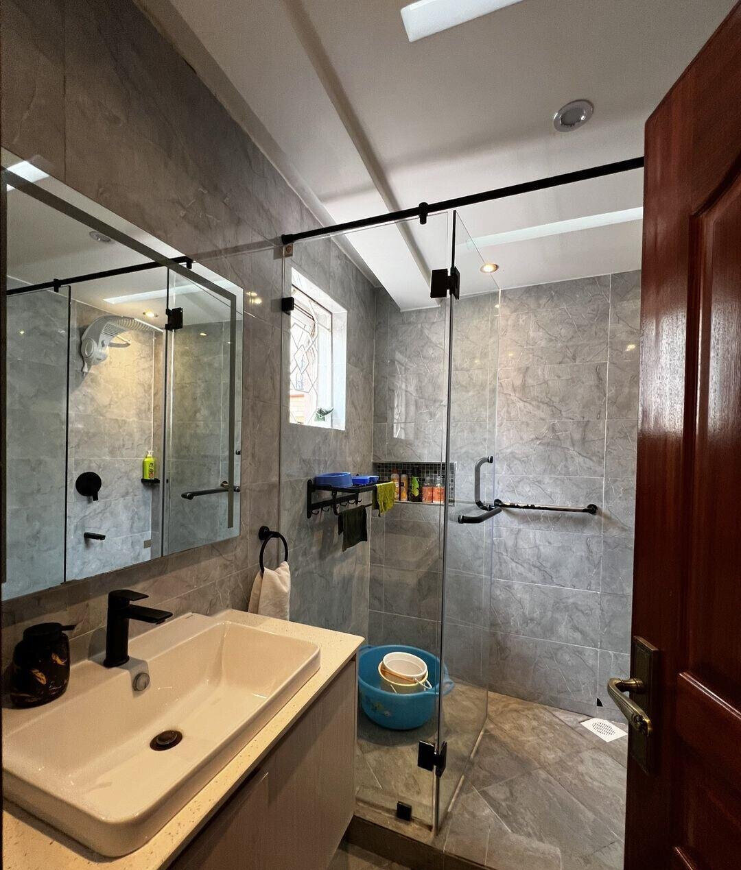 4 En-Suite Townhouse Near Valley Arcade - Lavington