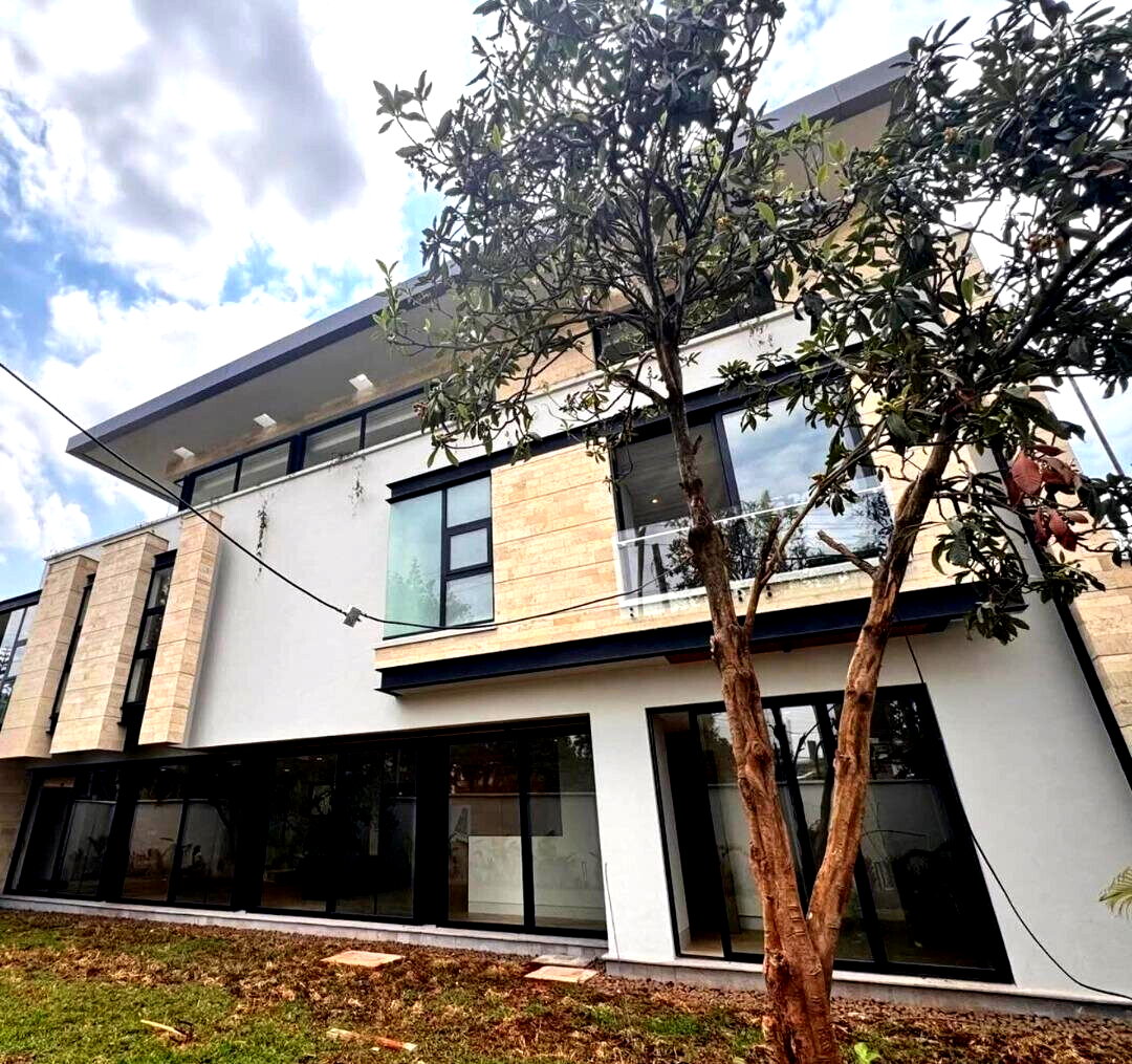 5-Bed All-Ensuite Villa with Private Garden – Kyuna