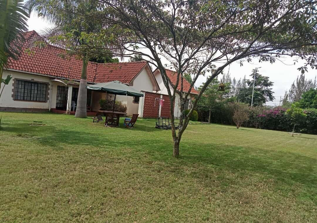 4-Bed Townhouse on Half-Acre with Wooden Floors – Karen