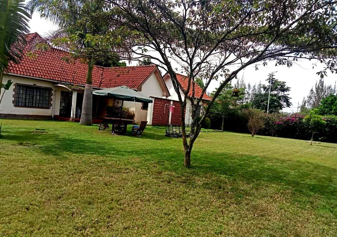 4-Bed Townhouse on Half-Acre with Wooden Floors – Karen