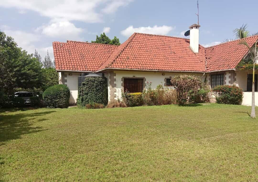 4-Bed Townhouse on Half-Acre with Wooden Floors – Karen