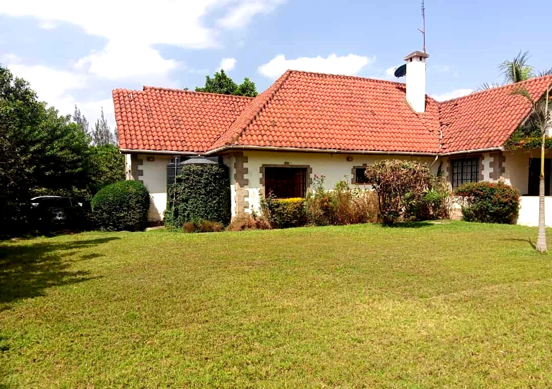 4-Bed Townhouse on Half-Acre with Wooden Floors – Karen
