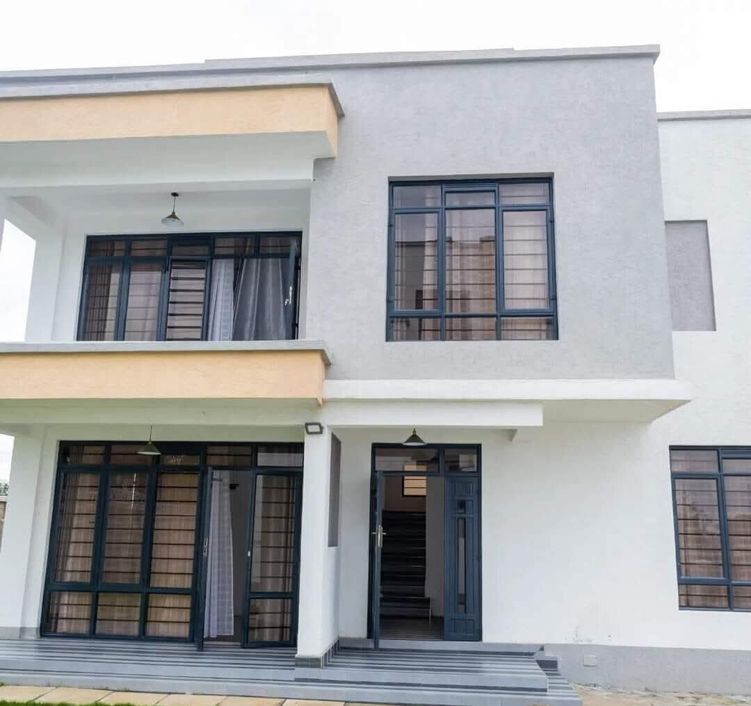 3BR Garden Home with Parking
