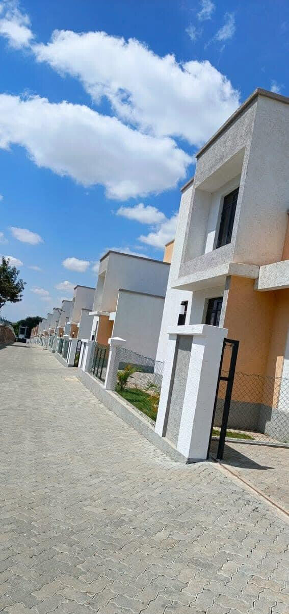 3BR Garden Home with Parking