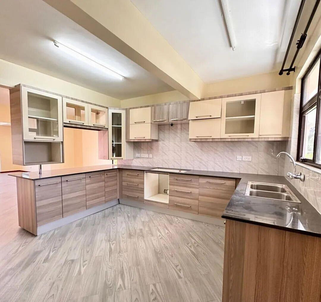 5BR Maisonette with Basement & Attic Space - Syokimau