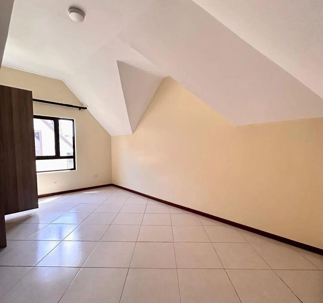 5BR Maisonette with Basement & Attic Space - Syokimau