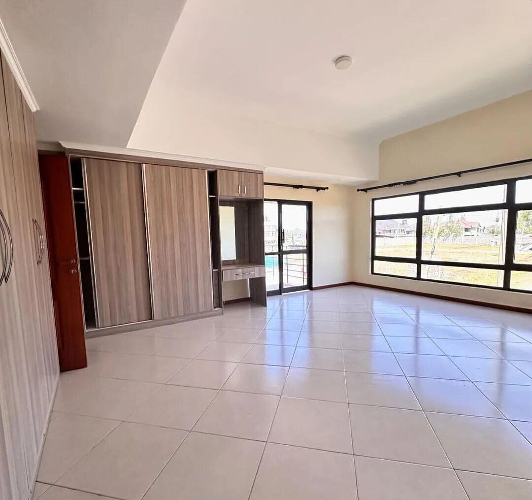 5BR Maisonette with Basement & Attic Space - Syokimau