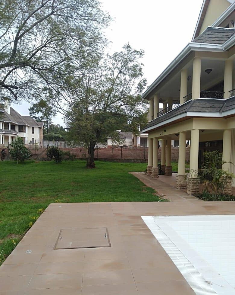 8-Ensuite Mansion with Private Heated Pool – Karen