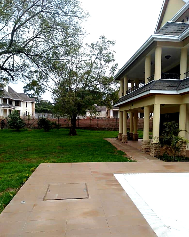 8-Ensuite Mansion with Private Heated Pool – Karen