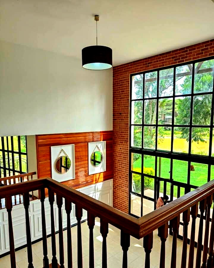 5-Ensuite Villa with Sunken Lounge & Man-Made Dam – Karen