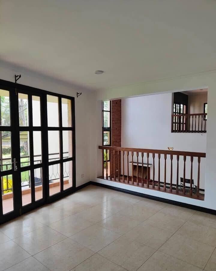 5-Ensuite Villa with Sunken Lounge & Man-Made Dam – Karen