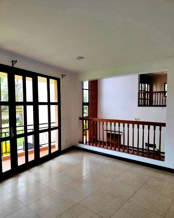 5-Ensuite Villa with Sunken Lounge & Man-Made Dam – Karen