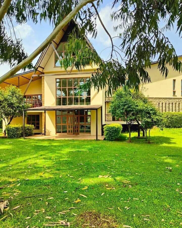 5-Ensuite Villa with Sunken Lounge & Man-Made Dam – Karen