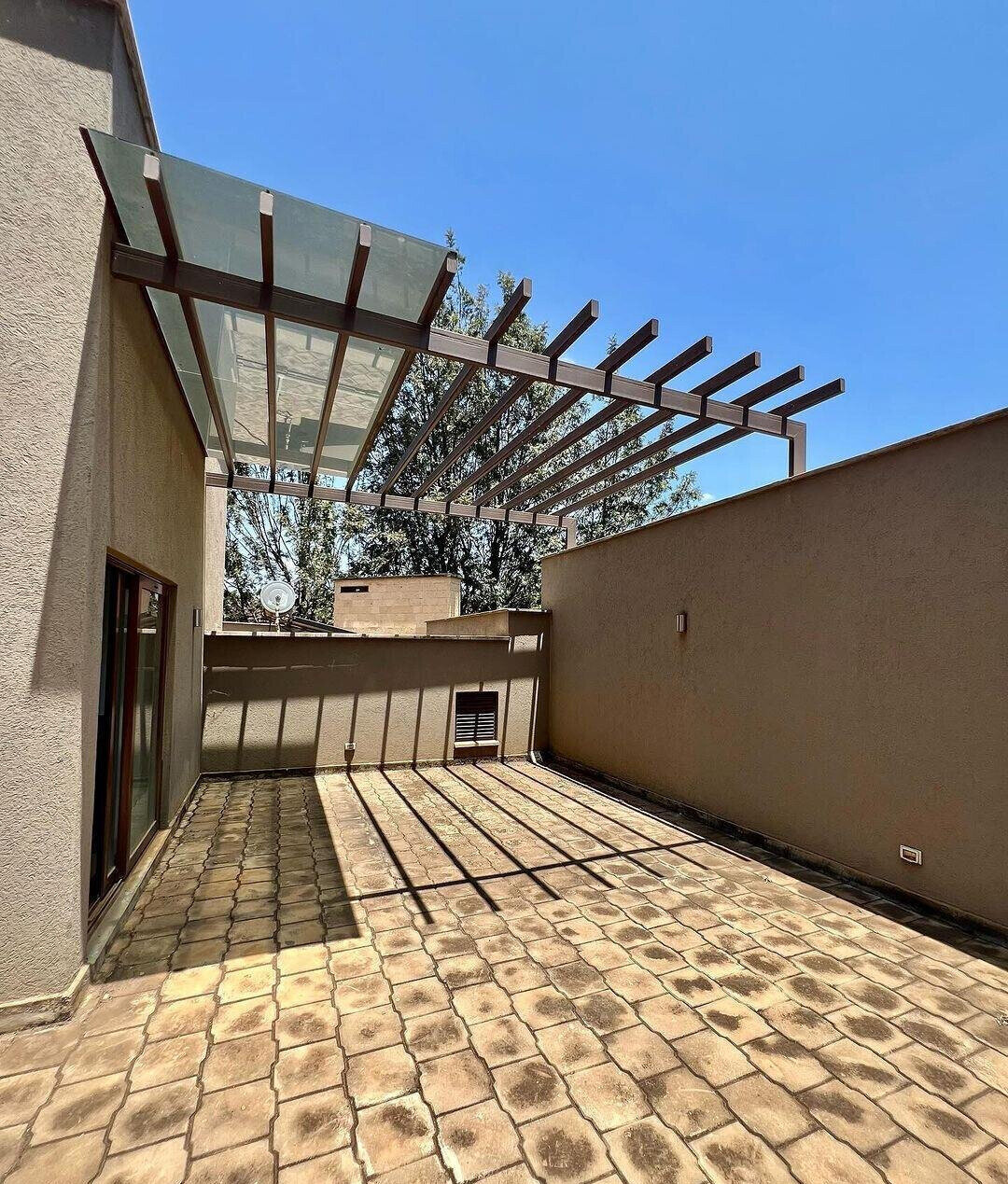 4BR Townhouse with Panoramic Balconies & High Ceilings - Lavington