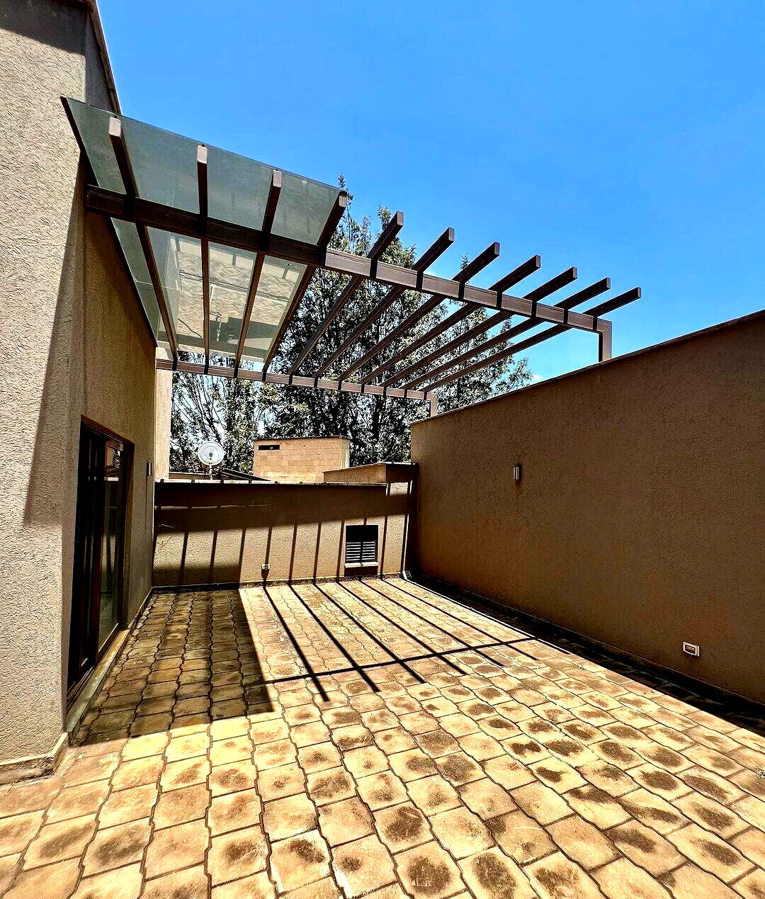 4BR Townhouse with Panoramic Balconies & High Ceilings - Lavington