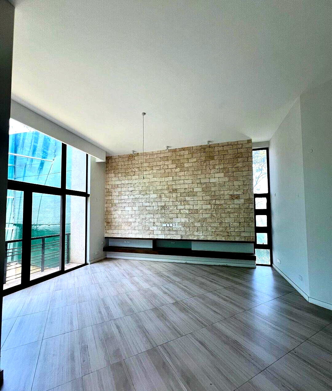 4BR Townhouse with Panoramic Balconies & High Ceilings - Lavington