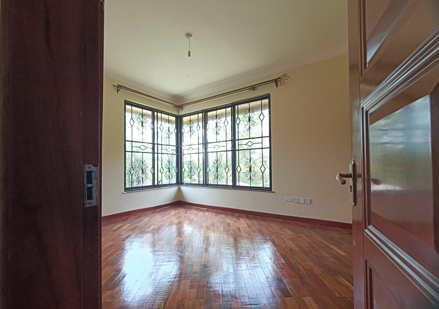 4BR All-Ensuite Townhouse with Private Garden & DSQ - Ridgeways