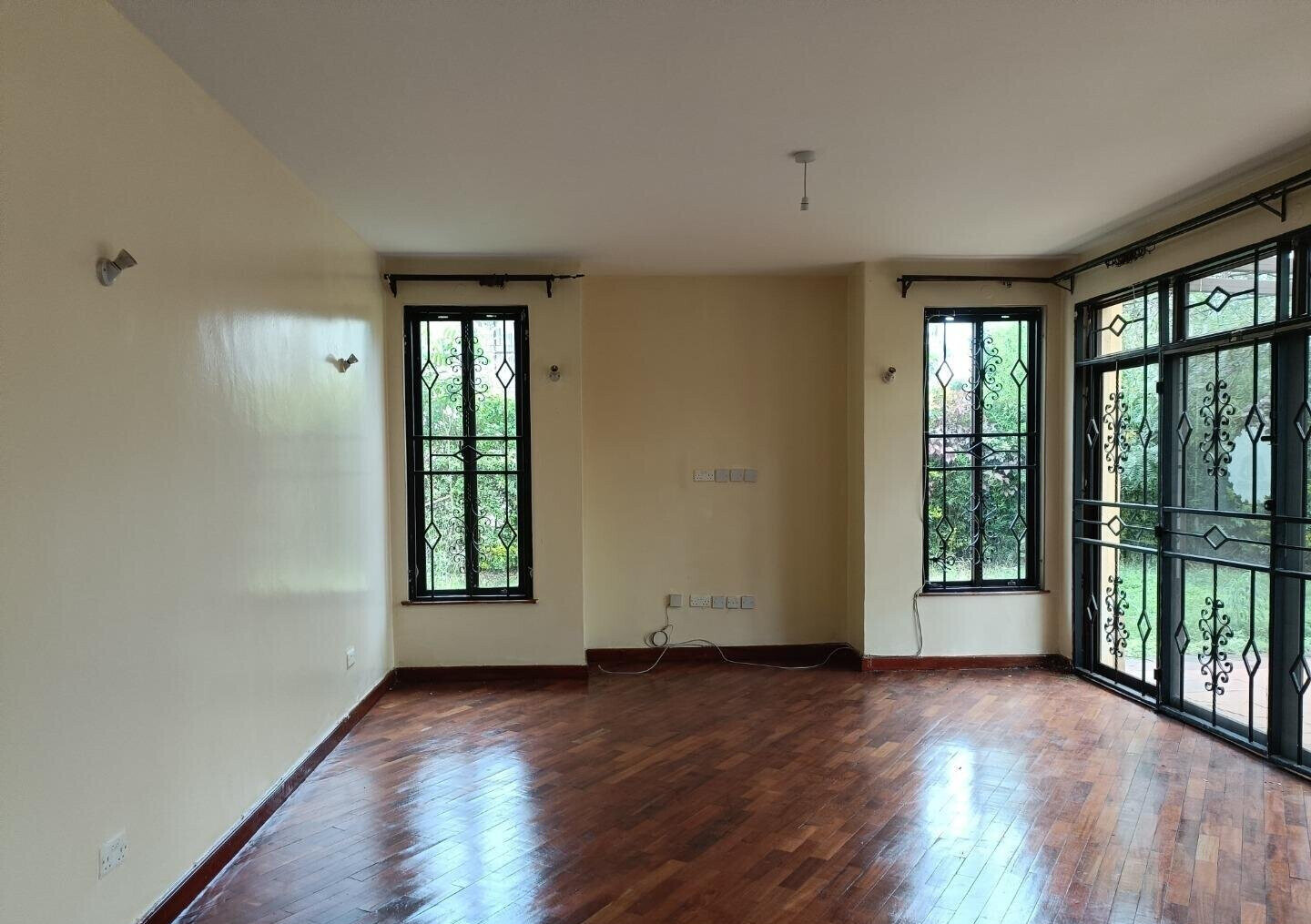 4BR All-Ensuite Townhouse with Private Garden & DSQ - Ridgeways