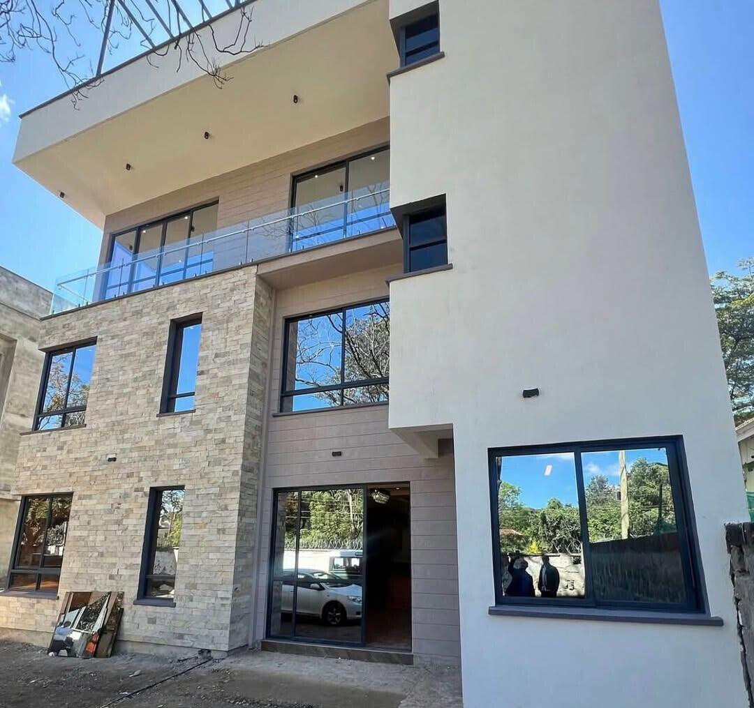 4-Ensuite Townhouse with Rooftop Terrace - Lavington