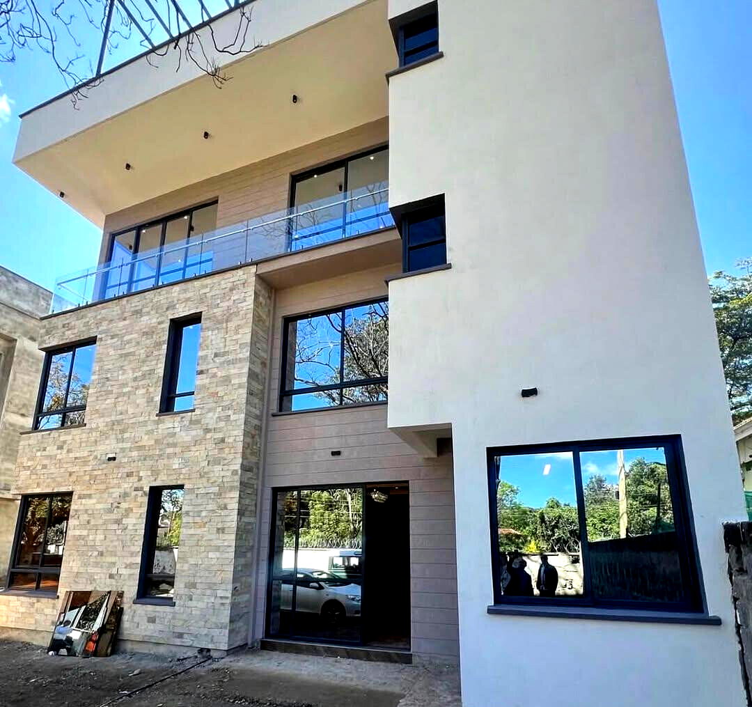 4-Ensuite Townhouse with Rooftop Terrace - Lavington