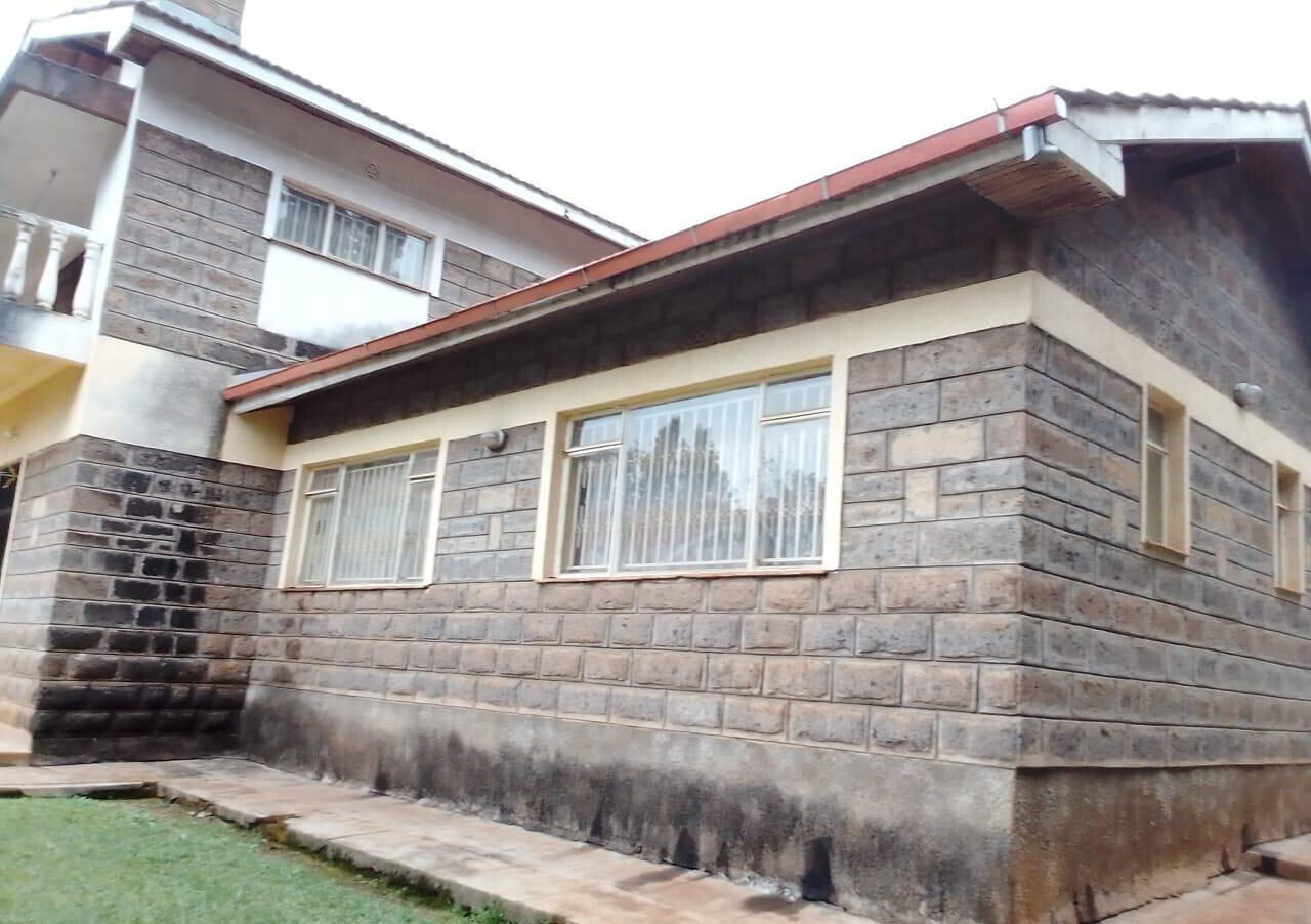 4-Bed Townhouse with DSQ & Fireplace – Quiet Karen
