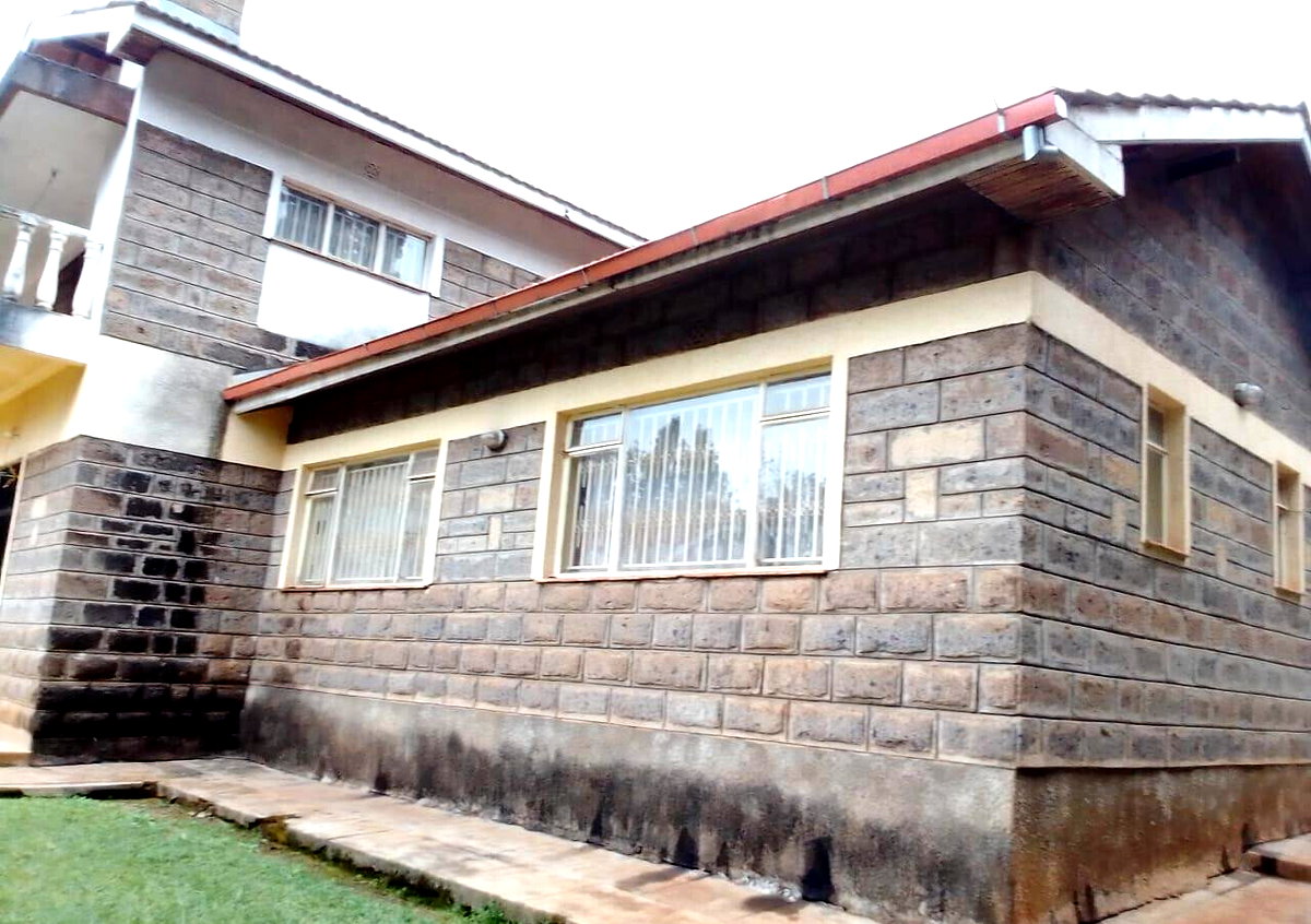 4-Bed Townhouse with DSQ & Fireplace – Quiet Karen