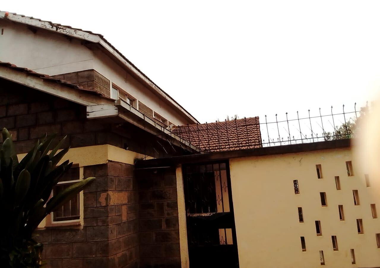 4-Bed Townhouse with DSQ & Fireplace – Quiet Karen