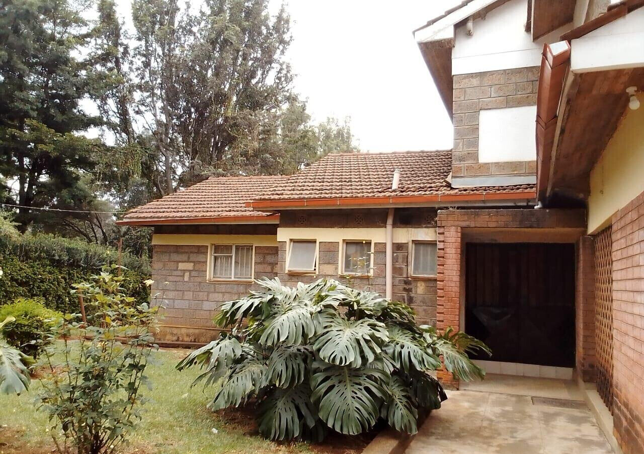 4-Bed Townhouse with DSQ & Fireplace – Quiet Karen
