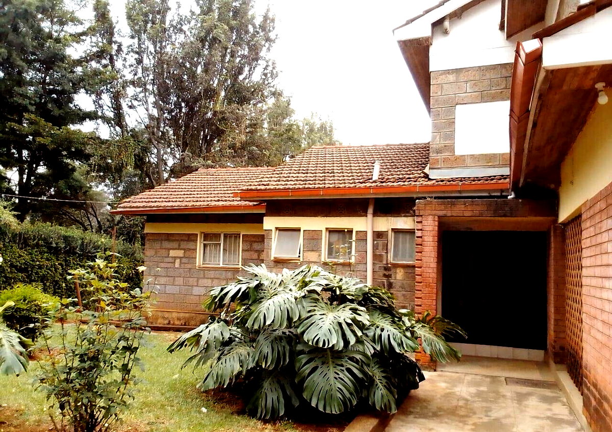 4-Bed Townhouse with DSQ & Fireplace – Quiet Karen