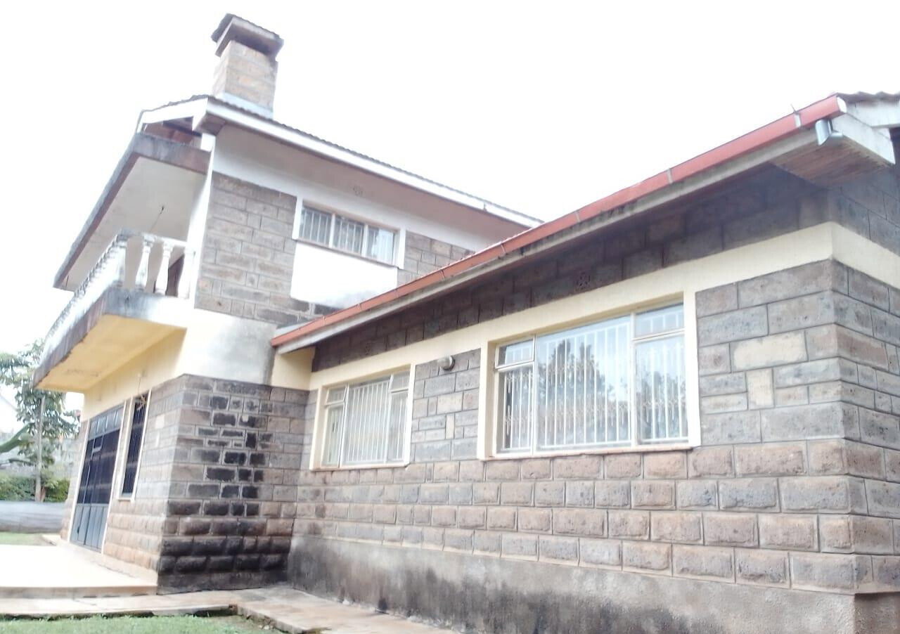 4-Bed Townhouse with DSQ & Fireplace – Quiet Karen