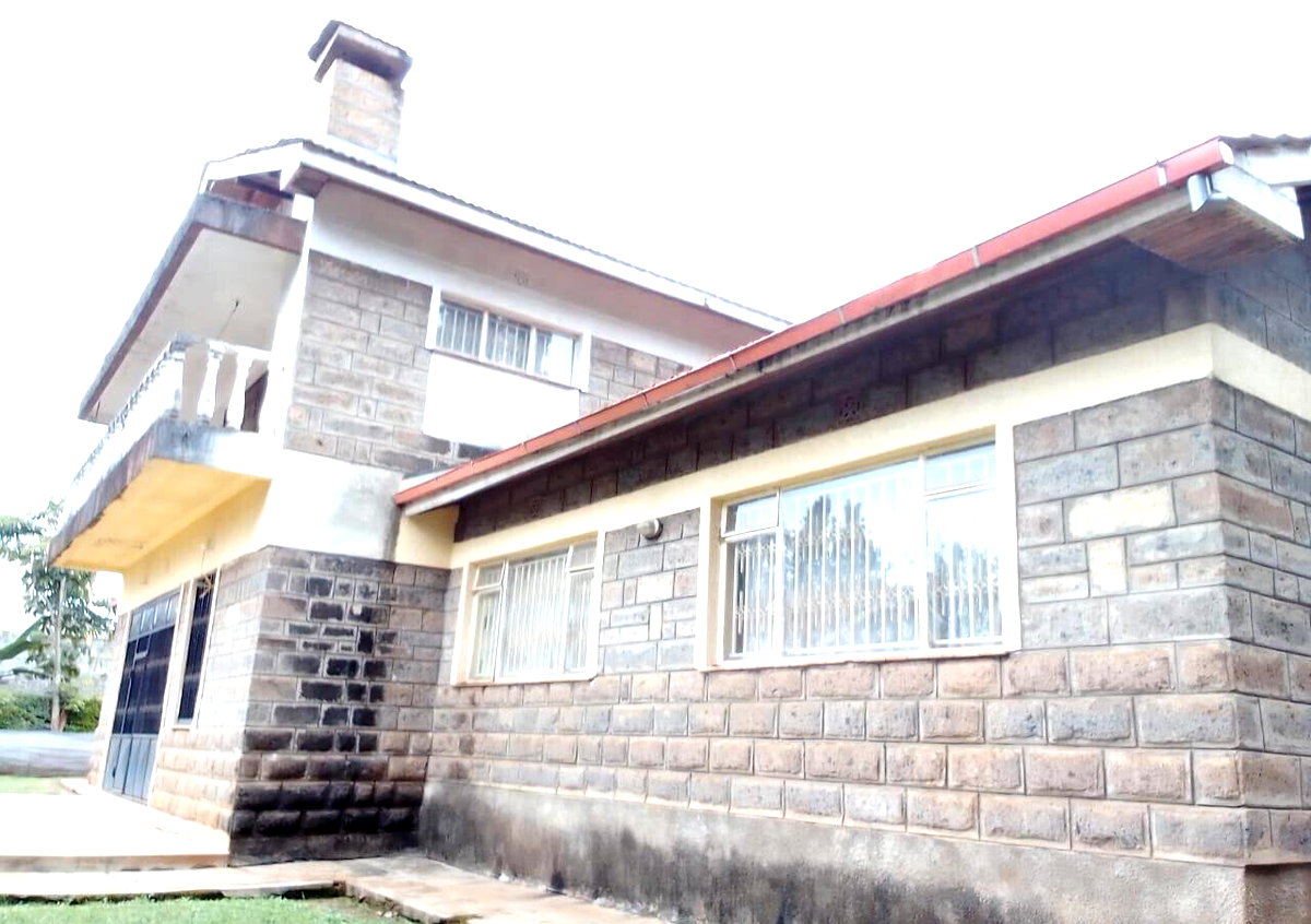 4-Bed Townhouse with DSQ & Fireplace – Quiet Karen