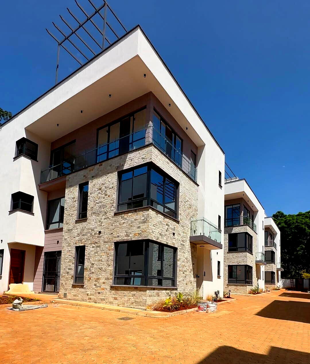 4BR All-Ensuite Townhouse Walking Distance to Lavington Mall