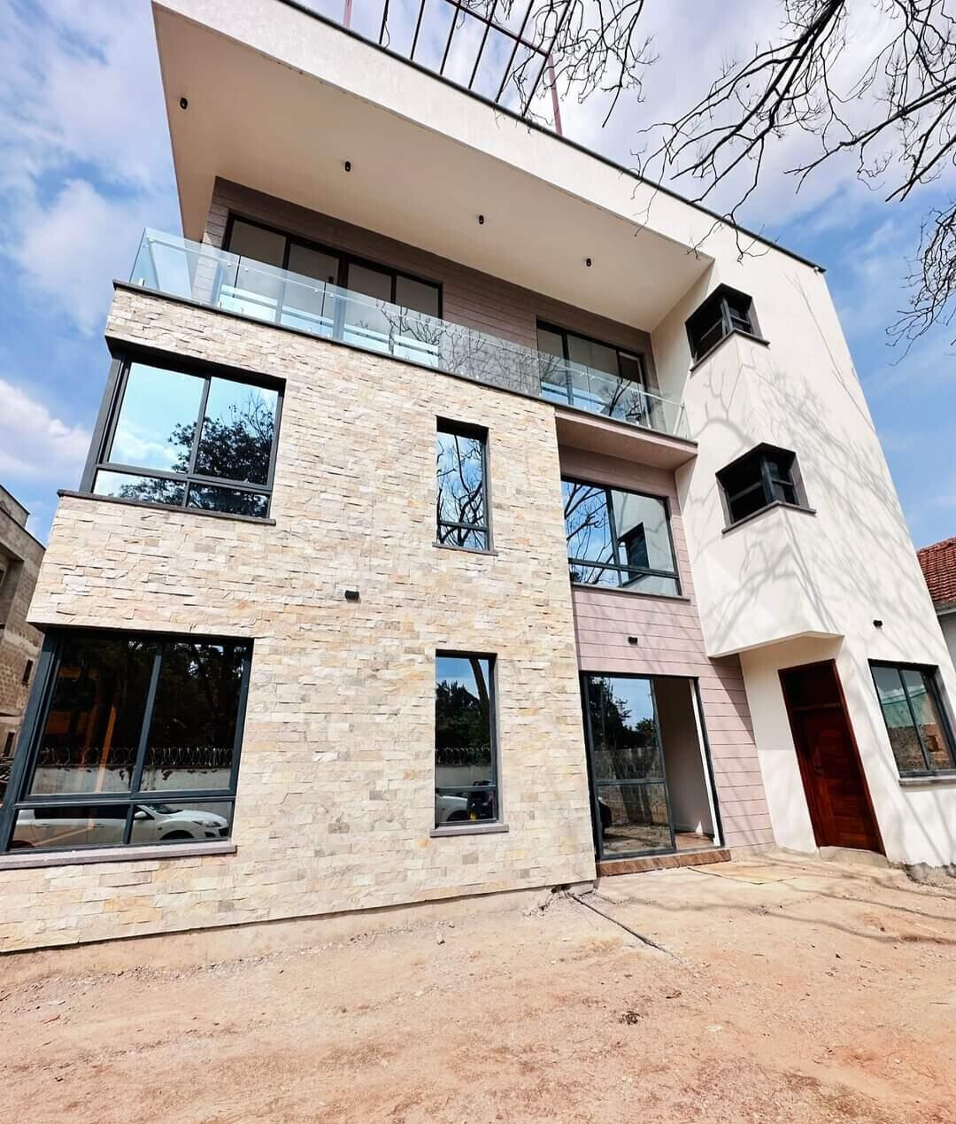 New 4-Ensuite Townhouse with DSQ & Solar - Lavington