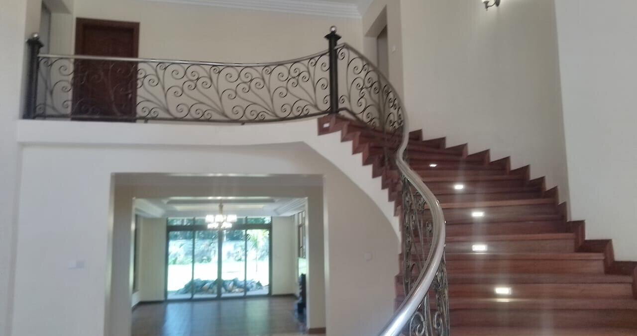 5-Bed Townhouse with DSQ & Pool on 1 Acre – Windy Ridge, Karen