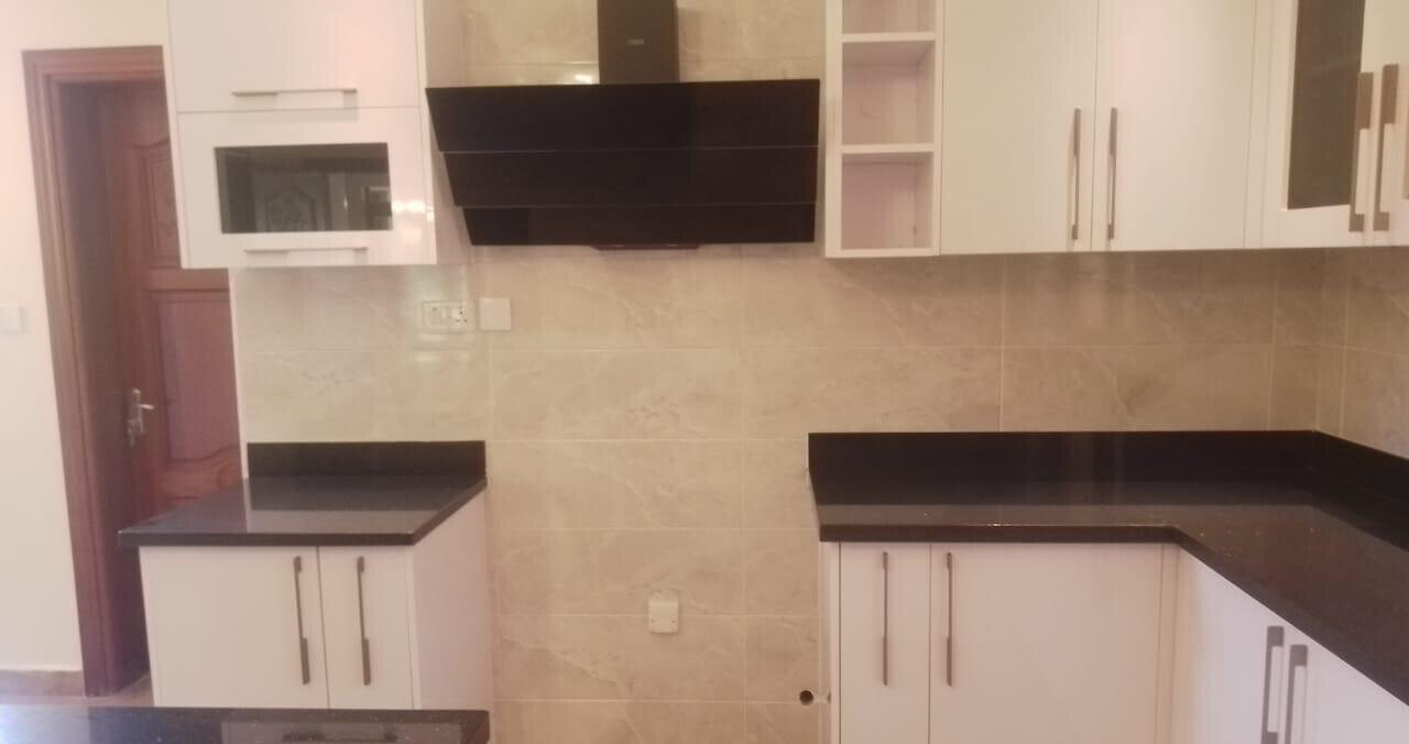 5-Bed Townhouse with DSQ & Pool on 1 Acre – Windy Ridge, Karen
