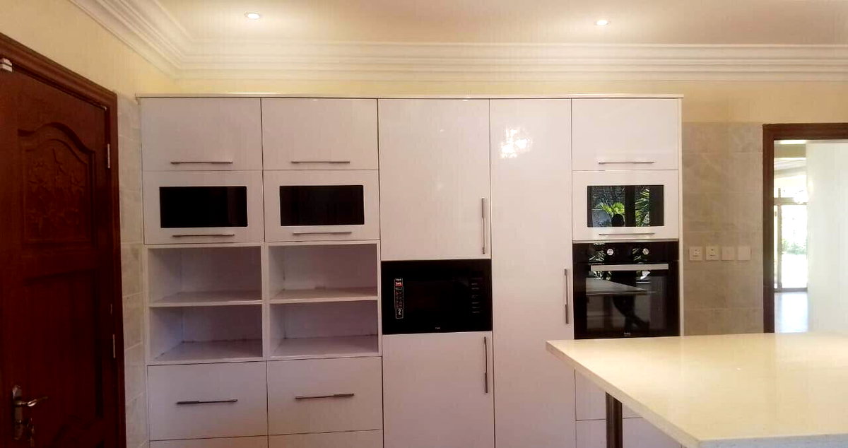 5-Bed Townhouse with DSQ & Pool on 1 Acre – Windy Ridge, Karen
